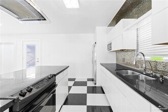 27 W Dallas Ave in McAllen, TX - Building Photo - Building Photo