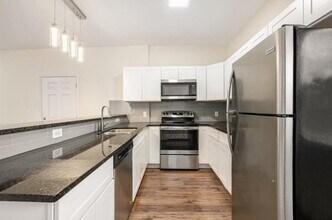 5007 Mallow St in Houston, TX - Foto de edificio - Building Photo