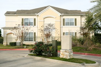 Windsor Gardens in South Houston, TX - Building Photo - Building Photo