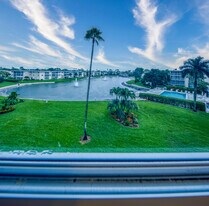 2728 Garden Dr N in Lake Worth Beach, FL - Building Photo