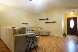 8294 Pamplona St in Navarre, FL - Building Photo - Building Photo