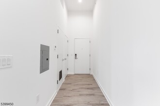 70 Roseville Ave in Newark, NJ - Foto de edificio - Building Photo