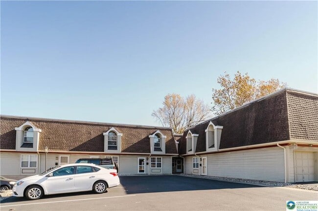 property at 1410 Primrose Ln