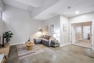 205 W 4th St in Cincinnati, OH - Foto de edificio - Building Photo