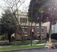 1386 W 13th Ave in Vancouver, BC - Building Photo