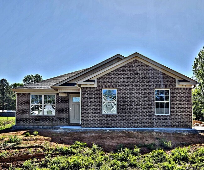 717 Iron Wood Dr in Hartselle, AL - Building Photo - Building Photo