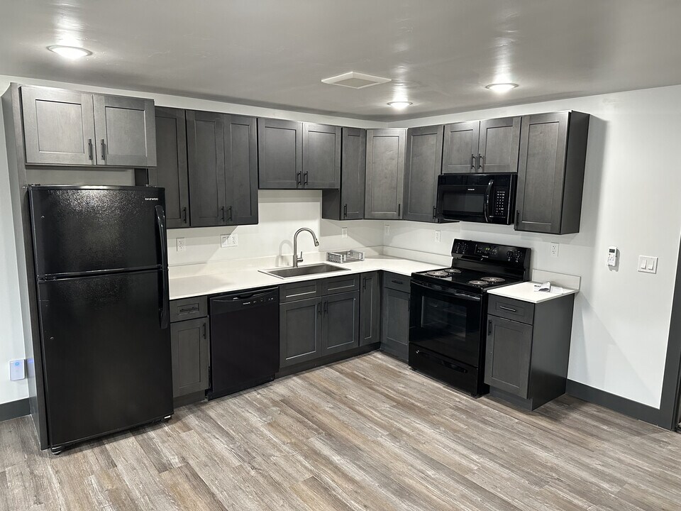 Wellington Manor in Idaho Falls, ID - Building Photo