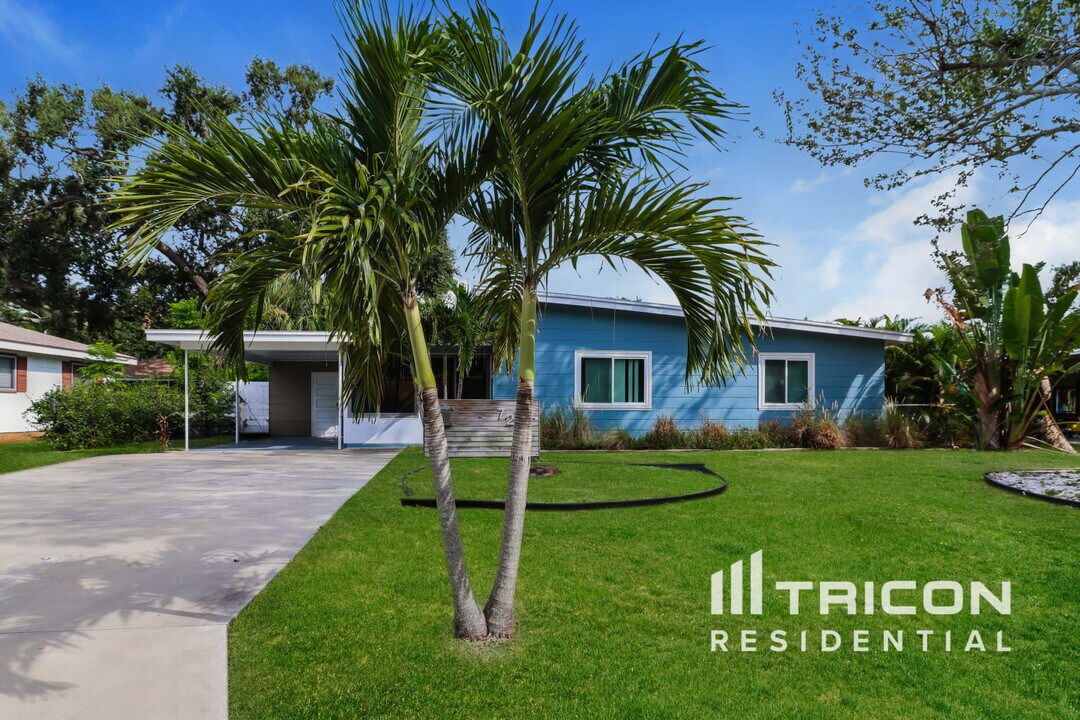 7217 11th Ave N in St. Petersburg, FL - Building Photo