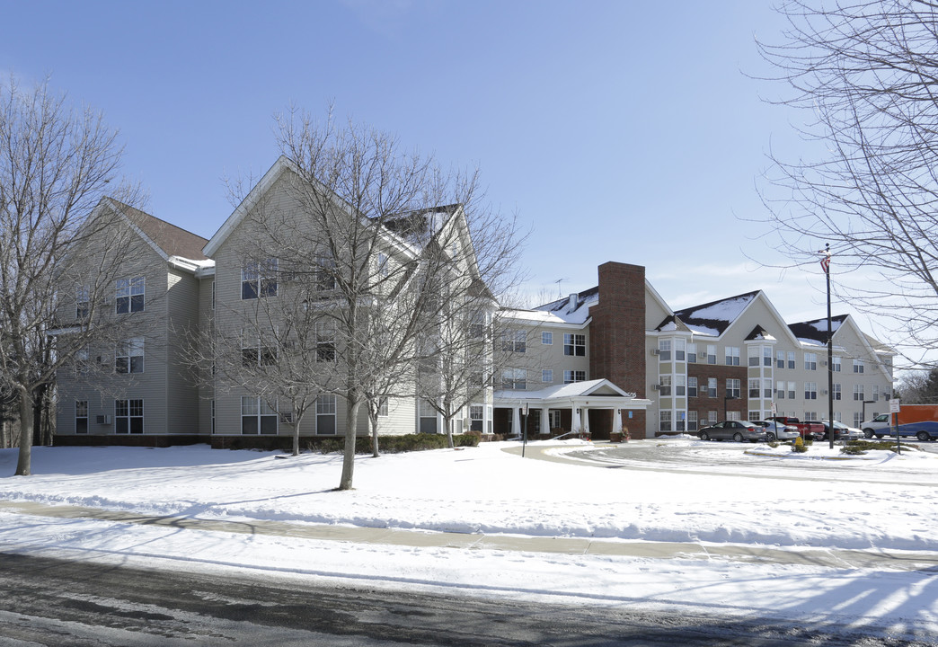 Bassett Creek Commons in Plymouth, MN - Building Photo