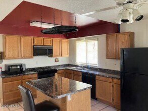 2512 E Larkspur Dr in Phoenix, AZ - Building Photo - Building Photo