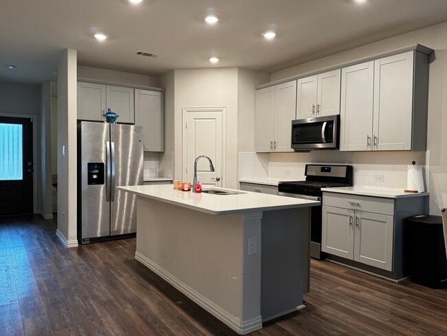 property at 5419 Big Thicket Ln
