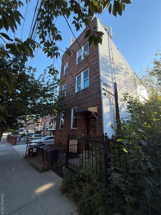 3728 Paulding Ave in Bronx, NY - Building Photo