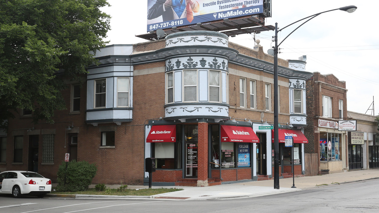 6261-6263 N Clark St in Chicago, IL - Building Photo