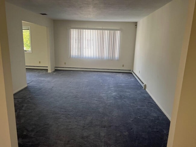 6 Seabreeze Ln. in West Islip, NY - Building Photo - Building Photo