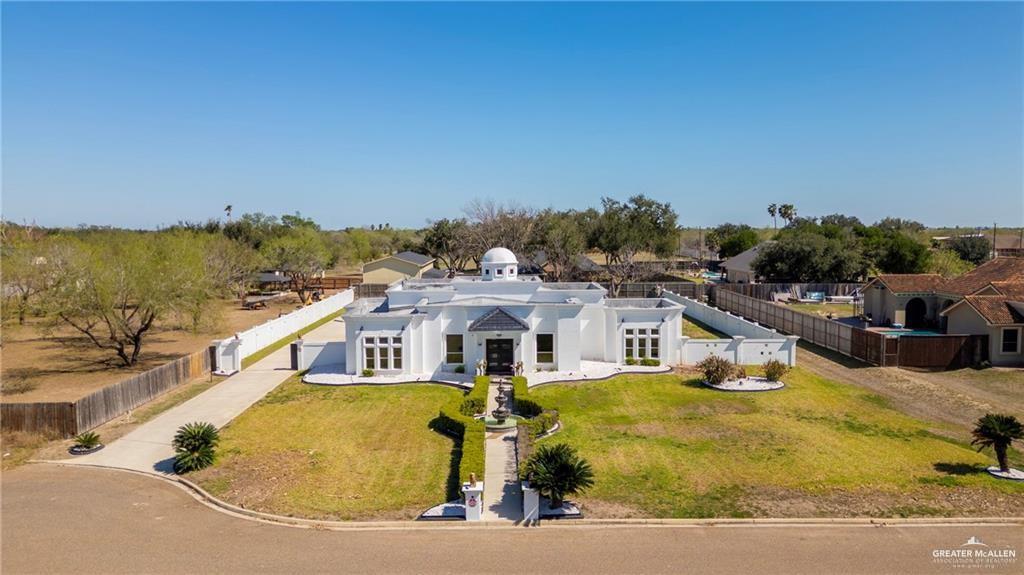 4004 Persimmon Dr in Palmhurst, TX - Building Photo