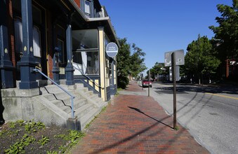 764 Congress St in Portland, ME - Foto de edificio - Building Photo