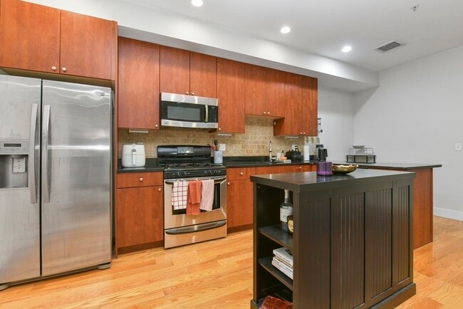 327 W Broadway, Unit 1