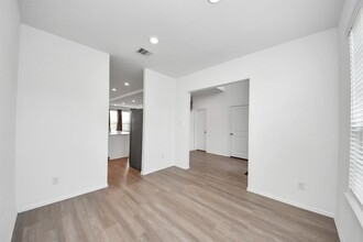 24063 Hawthorn Lks Dr in Roman Forest, TX - Building Photo - Building Photo