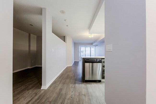 65-865 E Liberty St in Toronto, ON - Building Photo - Building Photo