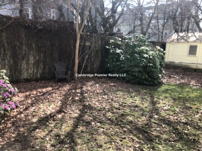 14 Callender St, Unit 1 in Cambridge, MA - Foto de edificio - Building Photo