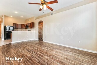 318 Country Vineyard Dr in Valrico, FL - Building Photo - Building Photo