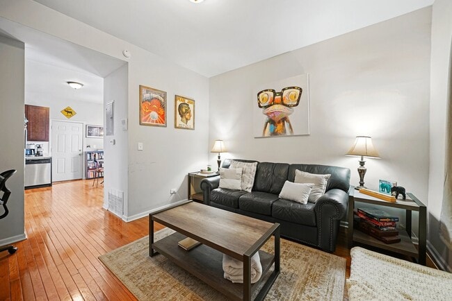 3340 S Carpenter St in Chicago, IL - Building Photo - Building Photo