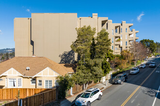 Heritage of Claremont in Oakland, CA - Building Photo - Building Photo