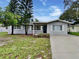 1071 Nolan Dr S in Largo, FL - Building Photo