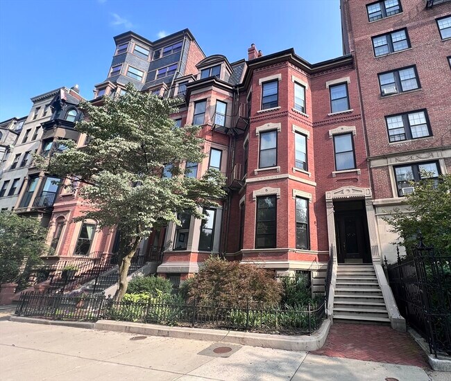 property at 86 Commonwealth Ave