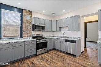 821 23rd St in Watervliet, NY - Building Photo - Building Photo