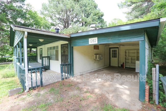 property at 1282 SE Farmers Dr