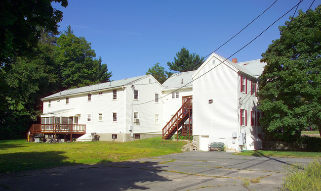 12 Granite St in Foxboro, MA - Foto de edificio - Building Photo