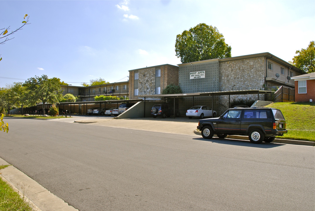 West Apartments in Fort Worth, TX - Foto de edificio