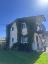 251 16th Pl in Costa Mesa, CA - Building Photo