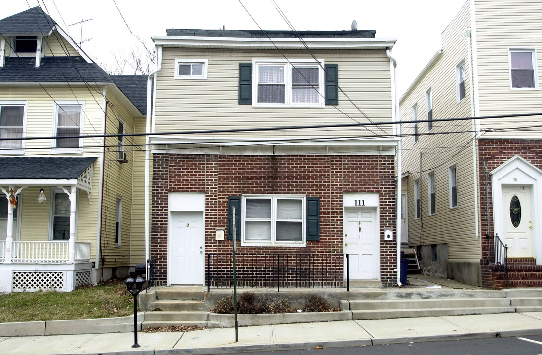 111 Hamilton St in Bound Brook, NJ - Building Photo