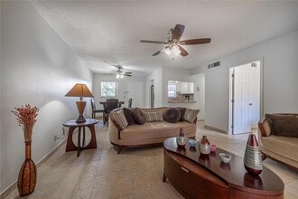 701 Lori Dr, Unit 205 in Palm Springs, FL - Building Photo - Building Photo