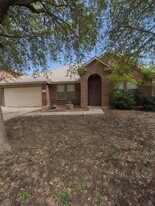 673 S Heights Dr in Crowley, TX - Building Photo