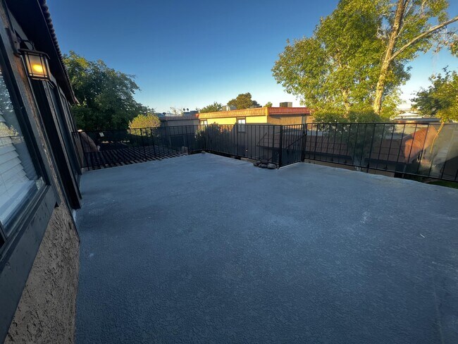 301 Brookside Ln in Las Vegas, NV - Building Photo - Building Photo
