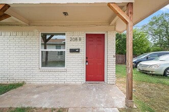 208 Hosack St in Arlington, TX - Building Photo - Building Photo