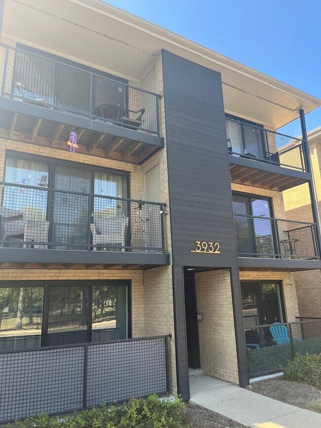 property at 3932 N Narragansett Ave