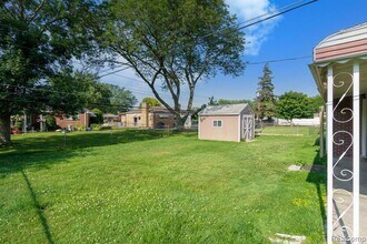 13103 Iowa Dr in Warren, MI - Building Photo - Building Photo
