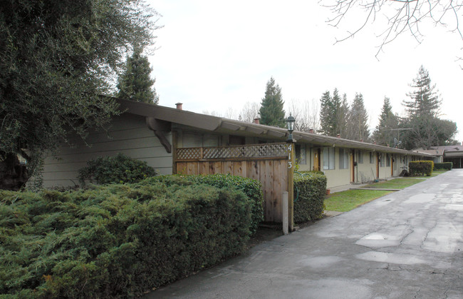 413-415 N Rengstorff Ave in Mountain View, CA - Building Photo - Building Photo