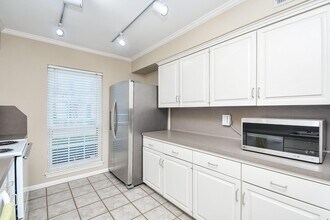 6354 Del Monte Dr in Houston, TX - Building Photo - Building Photo