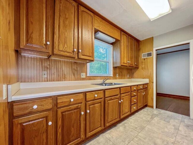 2326 Storm St in Ames, IA - Building Photo - Building Photo