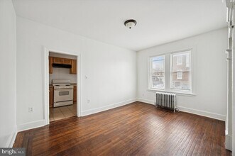 401 W Fisher Ave in Philadelphia, PA - Foto de edificio - Building Photo