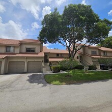 5621 Coach House Cir in Boca Raton, FL - Building Photo - Building Photo