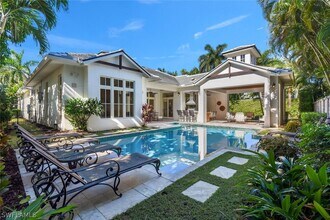 2250 Crayton Rd in Naples, FL - Building Photo - Building Photo