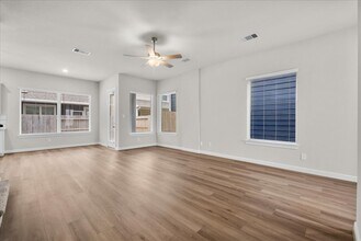 700 Topwater Trl in Kemah, TX - Building Photo - Building Photo