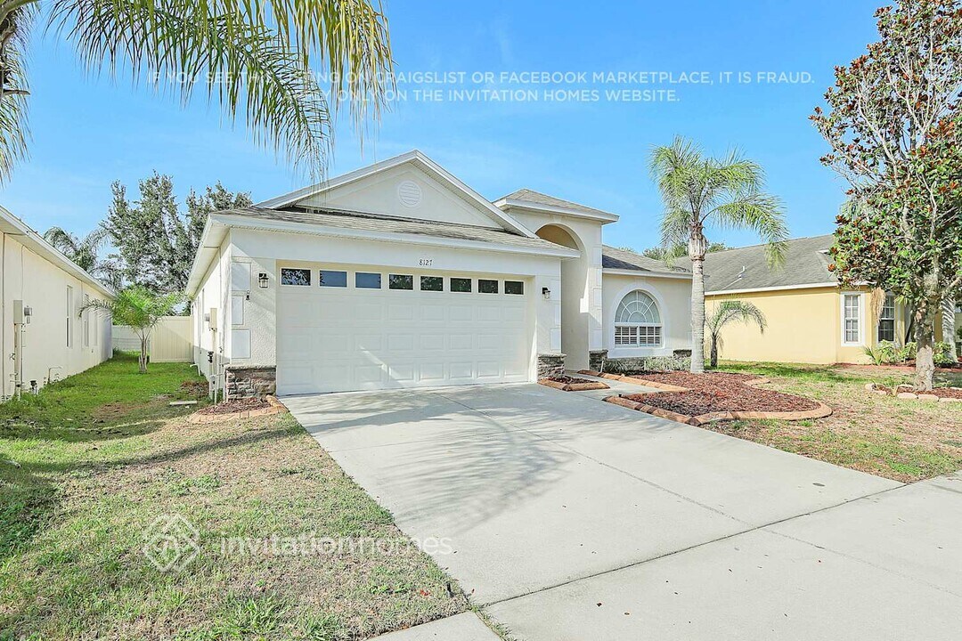 8127 Alamosa Wood Ave in Ruskin, FL - Building Photo