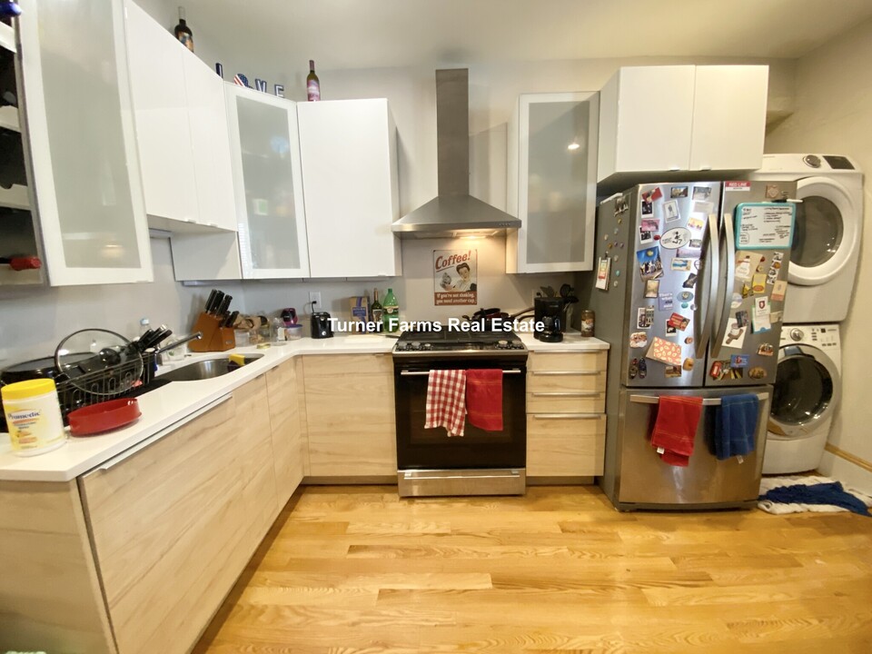 108 Buttonwood St, Unit 1 in Boston, MA - Foto de edificio